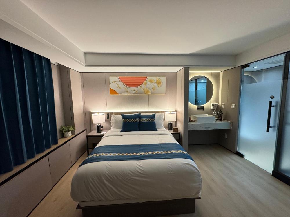 Deluxe Single Room interior